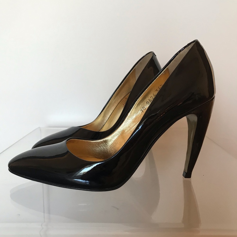 Walter Steiger black patent leather pumps.
